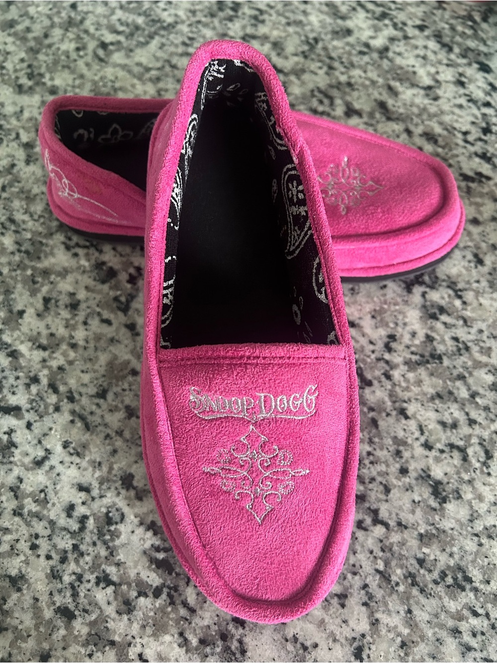 Snoop Dogg Women's Fuchsia Slip-On Loafers. Size M 8/9